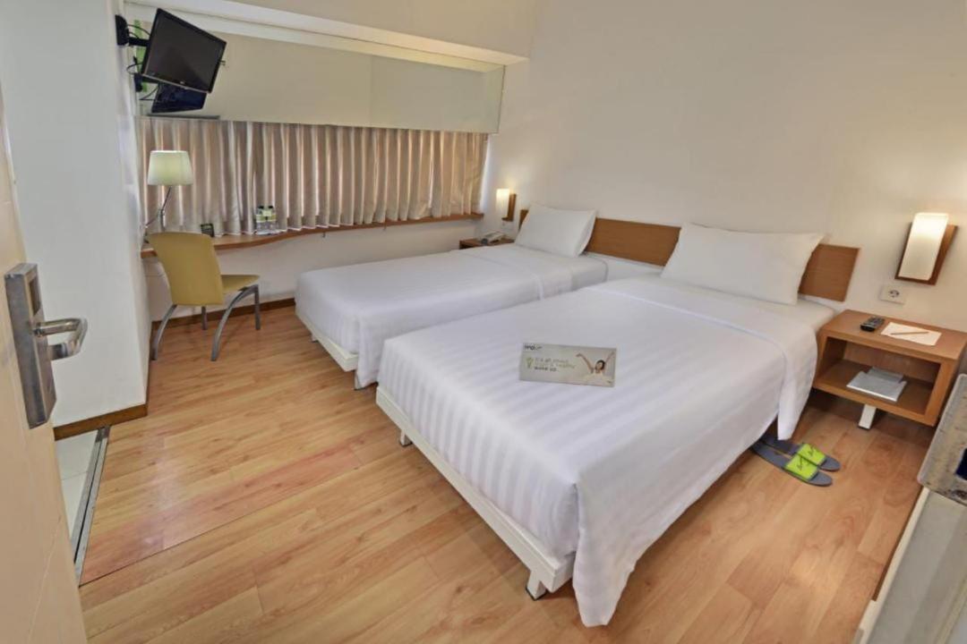 Whiz Pemuda Hotel 2*